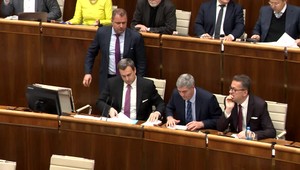 ONLINE: Poslanci majú pred sebou opakovanú voľbu ústavných sudcov