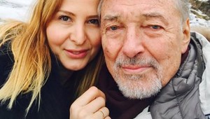 Už aj z Karla Gotta je selfie maniak!