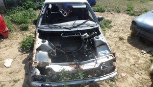 Bez povolenia rozoberal autá. Svoj nelegálny obchod si otvoril priamo pred domom