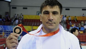 Musuľbes už nikoho nezaujíma, nemá ani kde spať