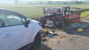 Pri dopravnej nehode sa vážne zranili dvaja ľudia. Jeden z nich zomrel