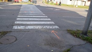 Nevidiacu ženu zrazilo na priechode pre chodcov auto. V predvolaní ju polícia označila za obvinenú