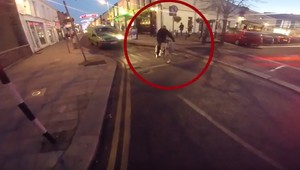 VIDEO: Slovák sledoval zlodeja bicykla a potom ho konfrontoval. Celú akciu natočil