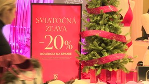 Obchody po sviatkoch ožili. Povianočné výpredaje lákajú ľudí