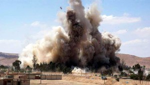 Paríž sa zapojil do bojov v Sýrii, začal bombardovať pozície Islamského štátu