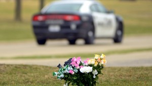 Sedemročný chlapec zastrelil dvojročného brata. Zbraň našiel v matkinom aute