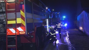 Nočný požiar v Partizánskom: Záchranári museli ošetriť 2 osoby