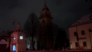 Ceny energií sú pre nás likvidačné. Starostovia a primátori na protest vypli verejné osvetlenie