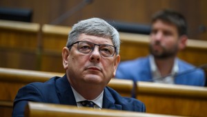 Poslanci NR SR budú o návrhu na odvolanie Suska rokovať v septembri