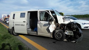 Na diaľnici D1 havarovalo pancierové auto určené na prevoz peňazí