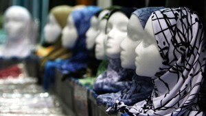 Krajina zakáže nosenie hidžábu školáčkam mladším ako 14 rokov