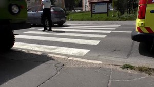 Vodič na chodníku zrazil tri dievčatá