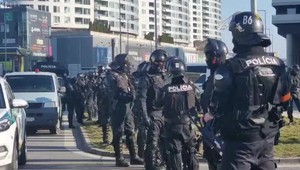 FOTO: Prísne bezpečnostné opatrenia a obmedzenia v doprave. Ďalší rizikový zápas v Bratislave