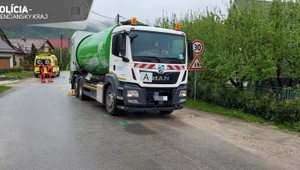 Smetiarske auto zrazilo matku troch detí. Zraneniam podľahla