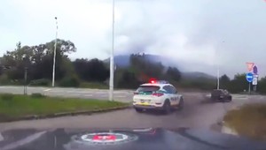 VIDEO: Jazda ako z akčného filmu. Bezohľadný vodič sa snažil utiecť policajtom