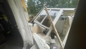 Kolobežka explodovala pri nabíjaní: Požiar zničil byt a spôsobil zranenia