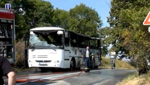 Peklo cestou na odpust. Autobus zhorel na šrot