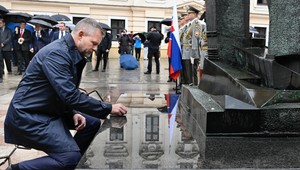 VIDEO: Prezident a premiér si uctili pamiatku obetí holokaustu