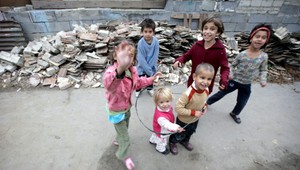 Týranie malých detí. Boli hladné, mali vši a blchy!