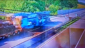 Šokujúce video z D1: Kamión narazil do stojaceho auta, to zmizlo pod návesom