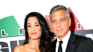 George Clooney povie svoje áno v obleku od Armaniho