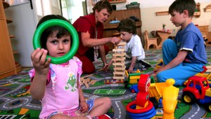 Rezort financií zvažuje zníženie prídavkov, daňového bonusu alebo skrátenie rodičovskej dovolenky