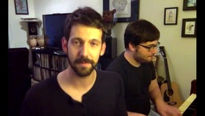 VIDEO. Spevák napodobnil 29 interpretov v jednej piesni