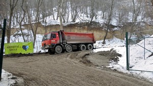 Z bratislavského kameňolomu Srdce odvážajú toxické látky