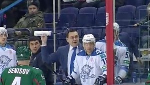 Búrlivák Nazarov opäť vyvádzal! Po hráčovi súpera hodil fľašku