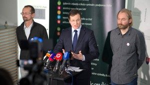 Učitelia sa stretli s ministrom, zatiaľ sa nedohodli. Sú odhodlaní ísť do štrajku