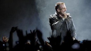 Fans U2 stopli futbal