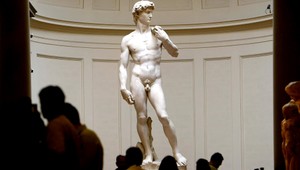 Mramorový svalovec v ohrození. Dávidovi praskajú členky