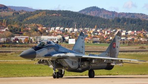 Stíhacie lietadlo MiG-29 dostalo pri pristávaní na Sliači defekt, pilot je bez zranení