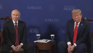 Novinár sa Vladimira Putina spýtal na zabíjanie civilistov, reagoval pokrčením pliec