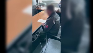 Policajt zmaril vyšetrovanie vraždy. Poskytol informácie neoprávnenej osobe