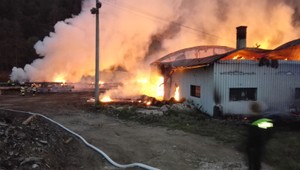 Na východe Slovenska horela Smolnícká píla, zasahovali desiatky hasičov