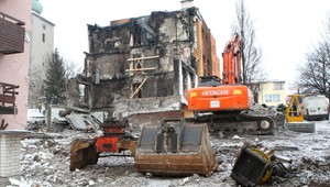 Muž vyhodil do vzduchu dom. Takto sú dimenzované paneláky