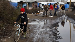 Súd rozhodol: časť tábora pri Calais musia vypratať