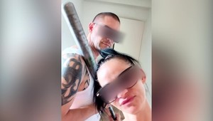 Vražda v rodinnom dome: Muž mal dobodať manželku, svedkom bol jeho 10-ročný syn