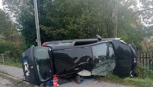 Opitý vodič zrazil matku s dvoma deťmi na chodníku