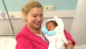 Redaktorke Novín Martine Molčanovej sa narodil chlapček