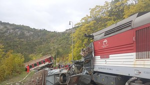 Odborník na železničnú dopravu k zrážke vlakov: Vyšetrovanie môže trvať aj mesiace
