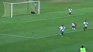 Bonbónik. Brankár napálil obrancu do zadku! Vlastenec ako víno...