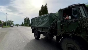 ONLINE: Vyše 1000 obrancov Azovstalu previezli kvôli vyšetrovaniu do Ruska