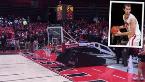 Basketbalista zabodol a kôš sa zložil! Hlavu hráča minul len tesne!