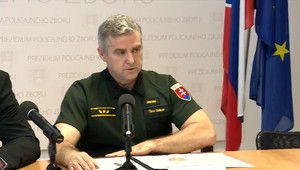 Charita Kotlebu s nacistickými symbolmi