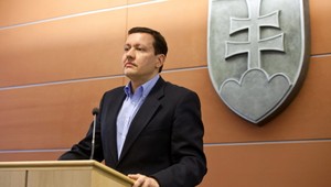 Gorila? Slovensko neprišlo ani o cent, odkazuje Penta