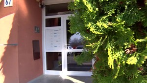 Muž týral svoju rodinu aj susedov. Hrozí mu až 15 rokov za mrežami