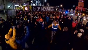 Tisícky Poliakov si uctili pamiatku zavraždeného primátora. Sviečky horeli po celej krajine