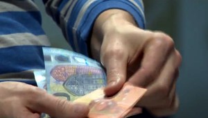 Napätie v silových zložkách sa upokojilo. Policajti a aj hasiči si v novom roku finančne polepšia